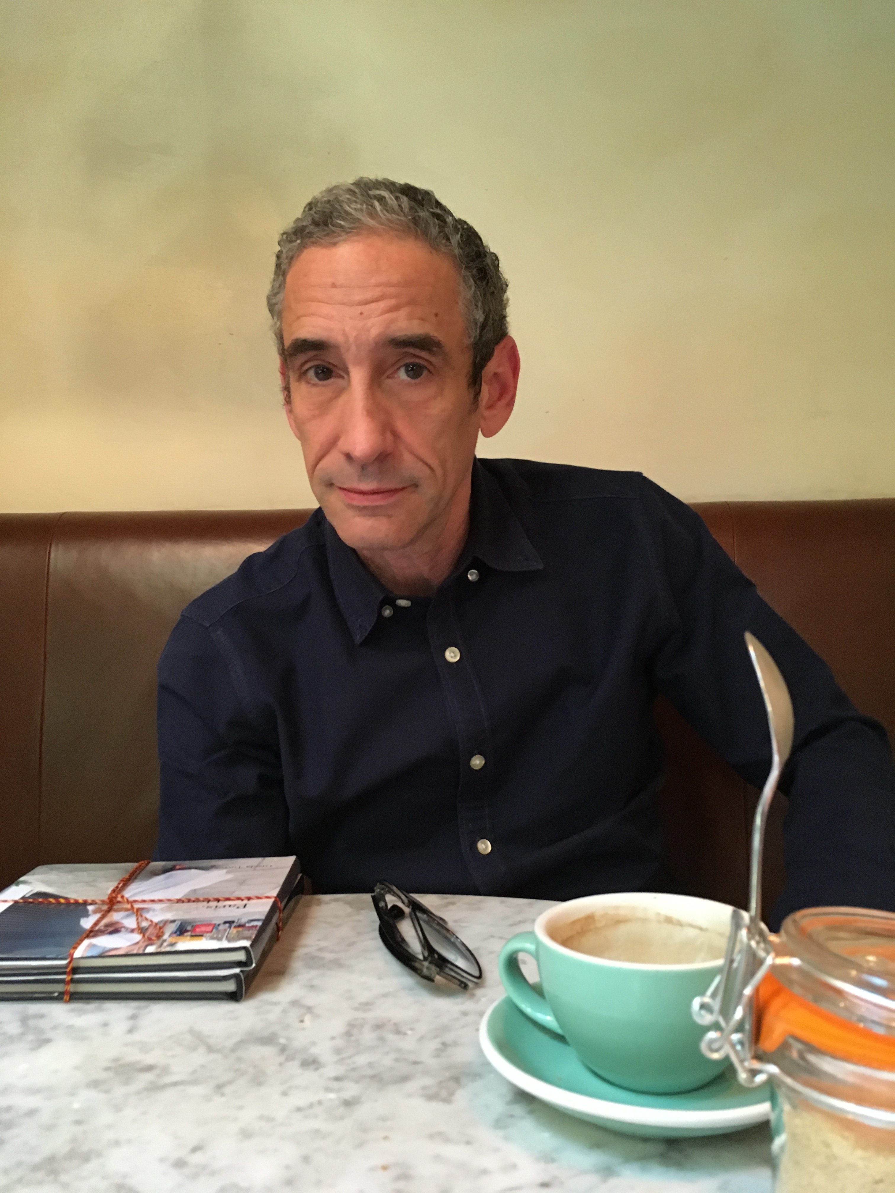 Douglas Rushkoff — café portrait